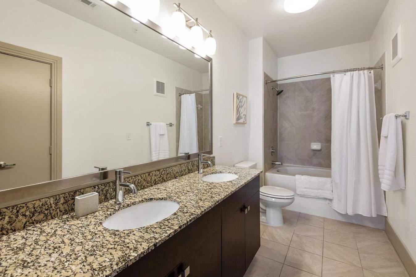 Apartment Landing At Magnolia At West Lemmon - In Park Cities Dallas