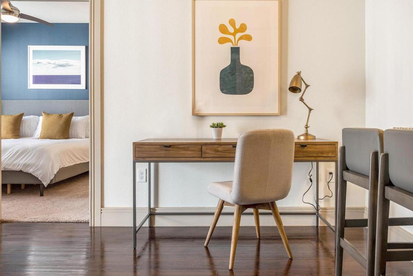 Apartment Landing At Magnolia At West Lemmon - In Park Cities Dallas