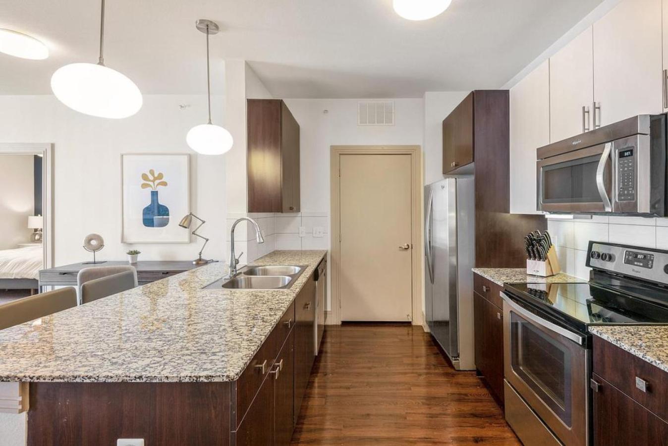 Apartment Landing At Magnolia At West Lemmon - In Park Cities *