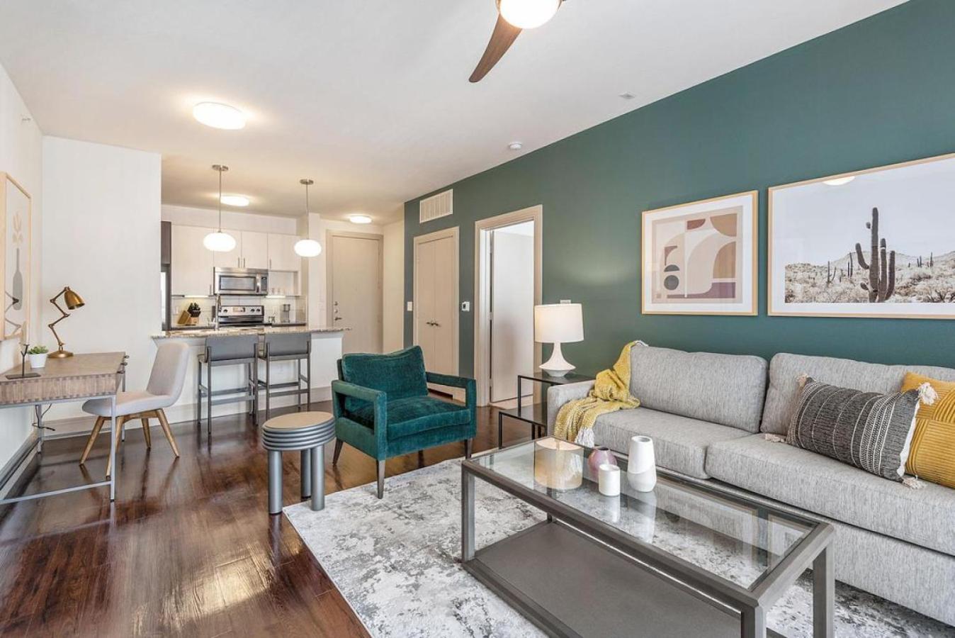 Apartment Landing At Magnolia At West Lemmon - In Park Cities Dallas